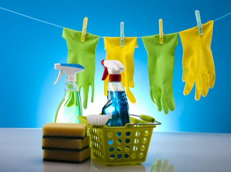 Final inspection-ready cleaning in an E8 flat before move-out